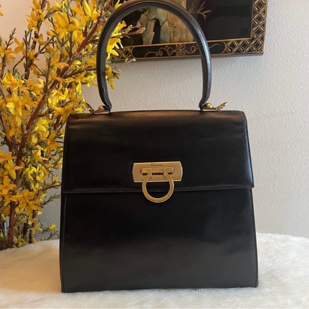 🩷 Salvatore Ferragamo Leather Gancini Handbag Black 2 Way💚